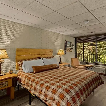 Stonegate Lodge King Bed Wifi 50 Roku Tv Salt Water Pool Room #104 Eureka Springs Exterior foto