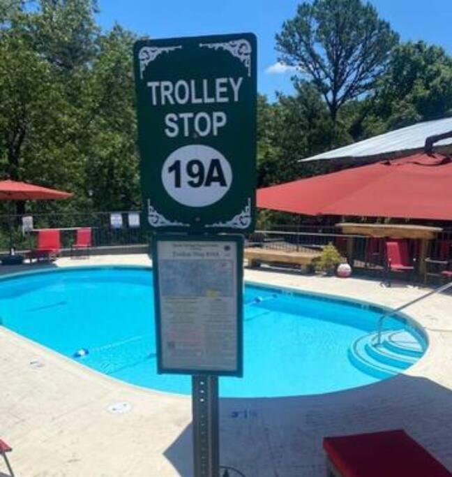 Stonegate King Bed Wifi 50 Roku Tv Salt Water Pool #104 * Eureka Springs